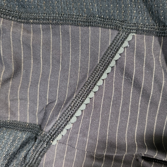 Lululemon Run For Gold 1/2 Zip - Size 6 - Picture 9 of 12